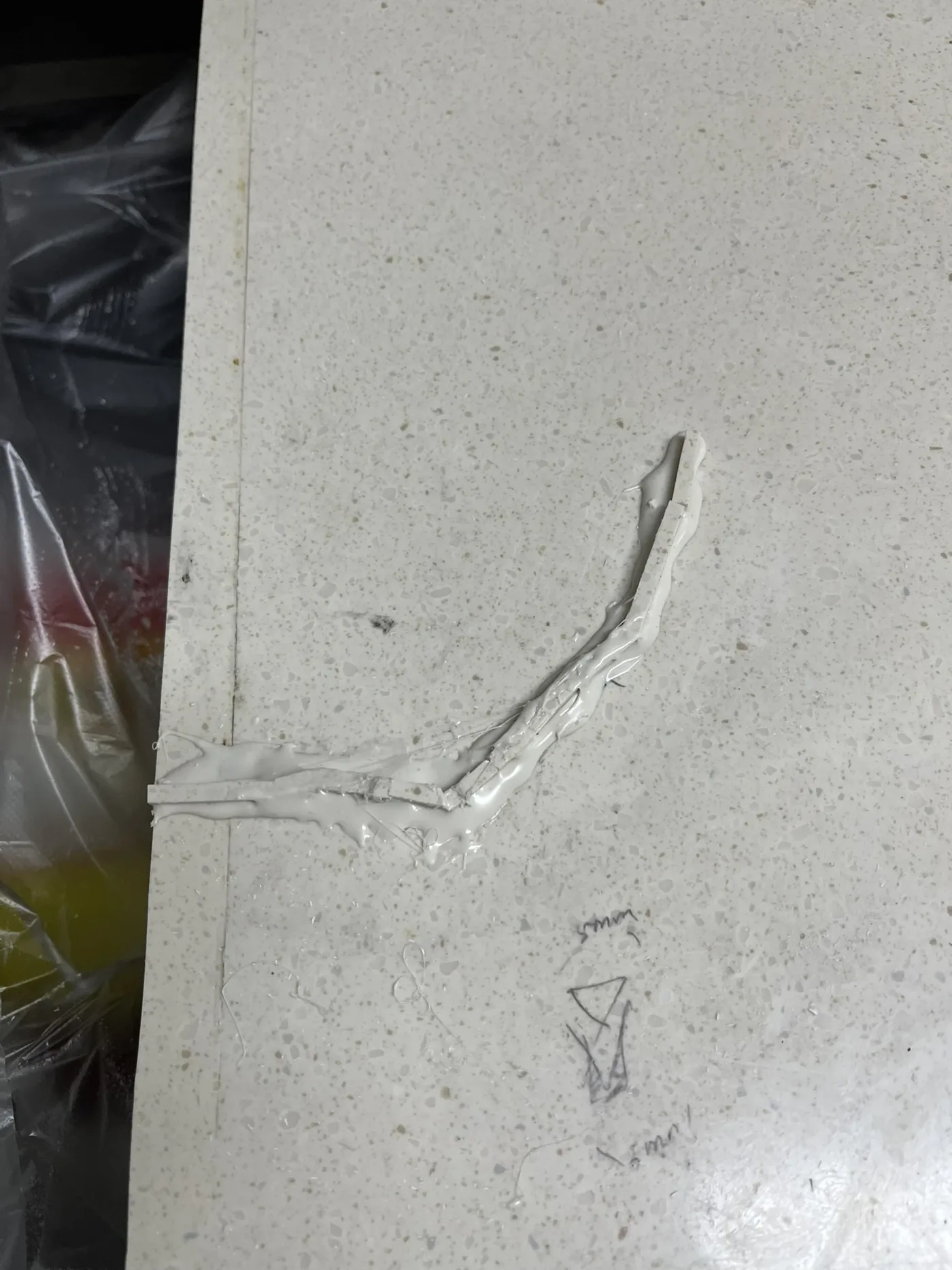 인조대리석상판수리 접합부 보강 진행 중 대치동